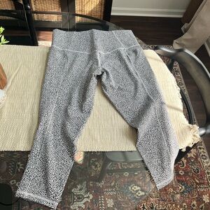 Athleta Salutation Stash II Pocket Textured Tight